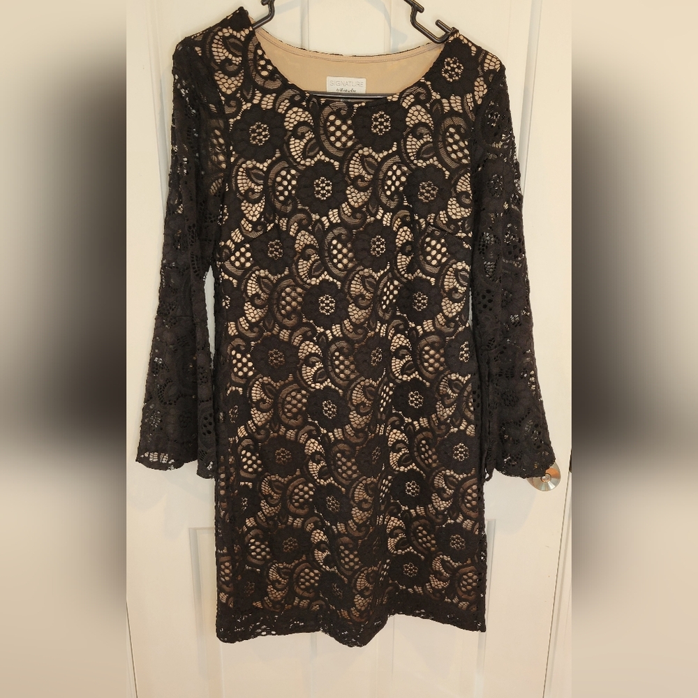 Signature by Robbie Bee Black Lacey Long-Sleeve Dress PM NWOT